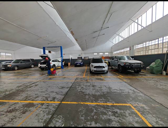 1,029M² WAREHOUSE FOR SALE IN SELBY